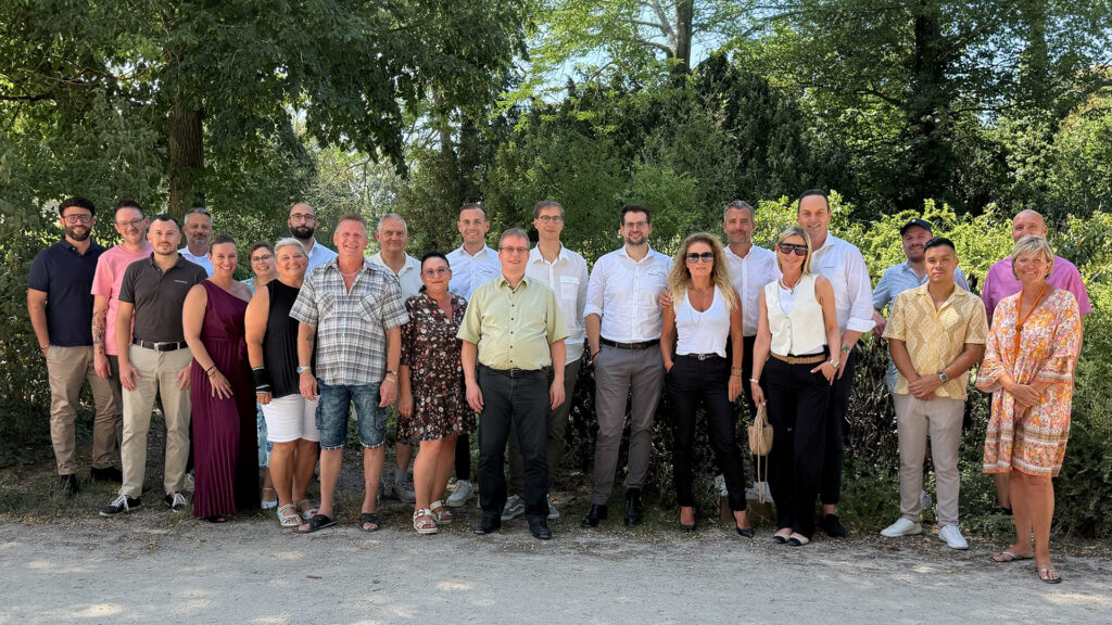 Gruppenbild der Jubilare der PHILIPPGRUPPE im Jahr 2026 bei der gemeinsamen Feier in einer Parkanlage